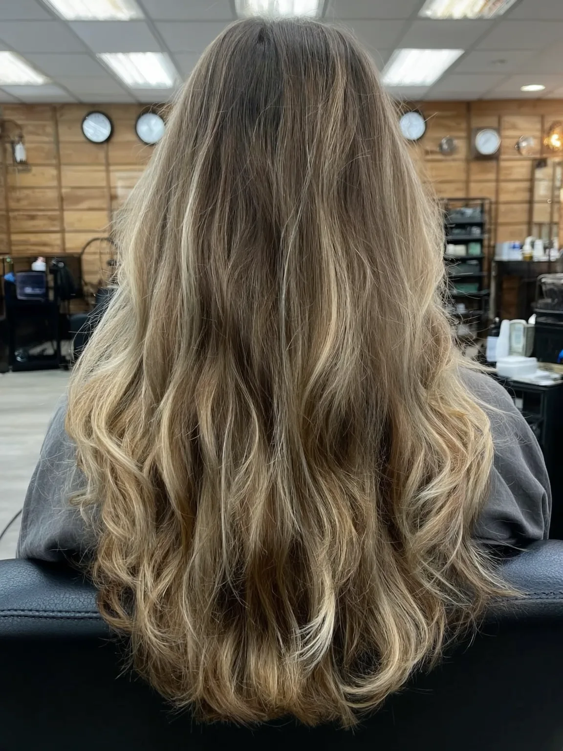 Voluminous Sandy Blonde Long Wavy Layers